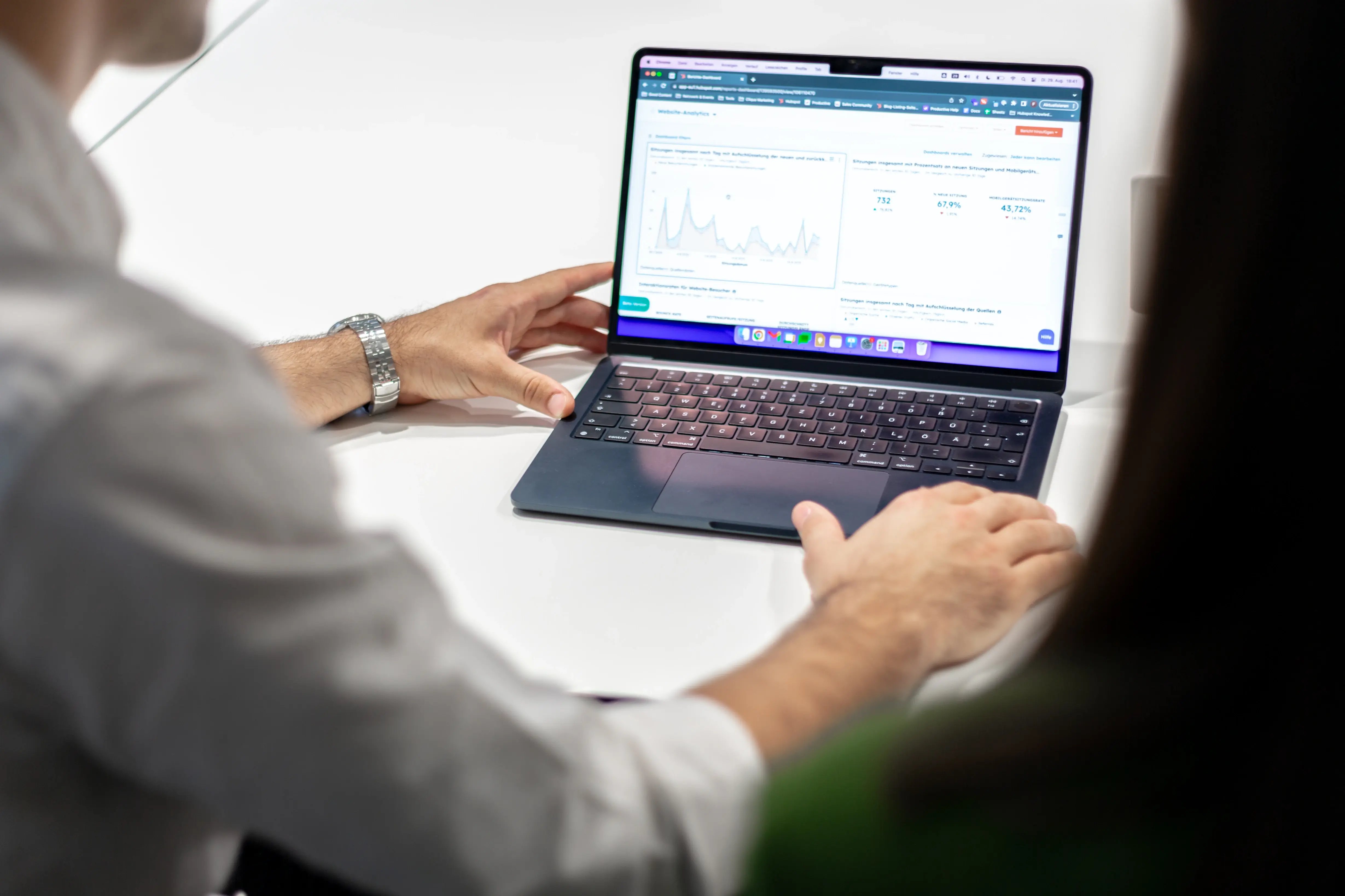 Cliqua HubSpot Analyse auf Bildschirm