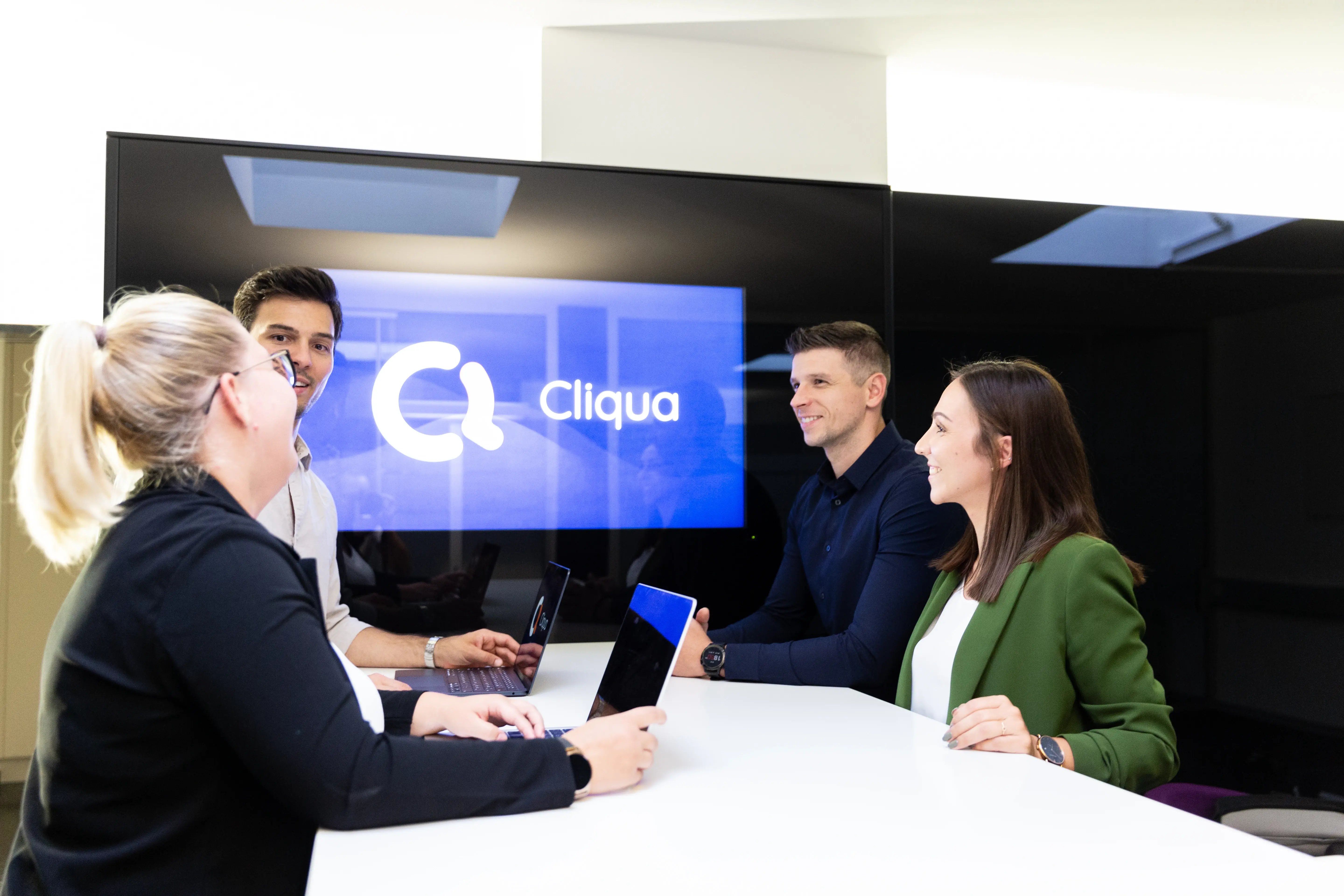 Cliqua Kundenbesprechung im Foyer